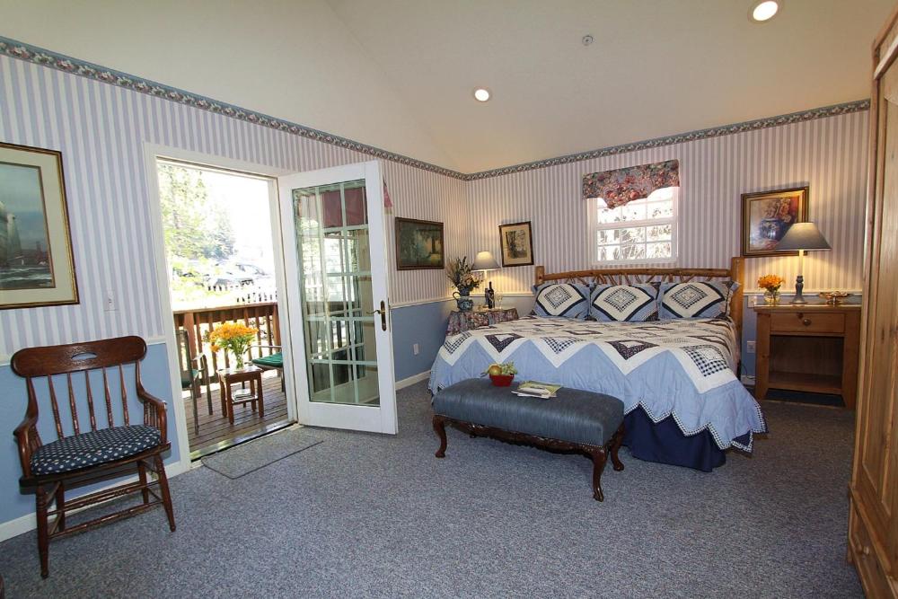 Deluxe King Room (Wedgewood) interior